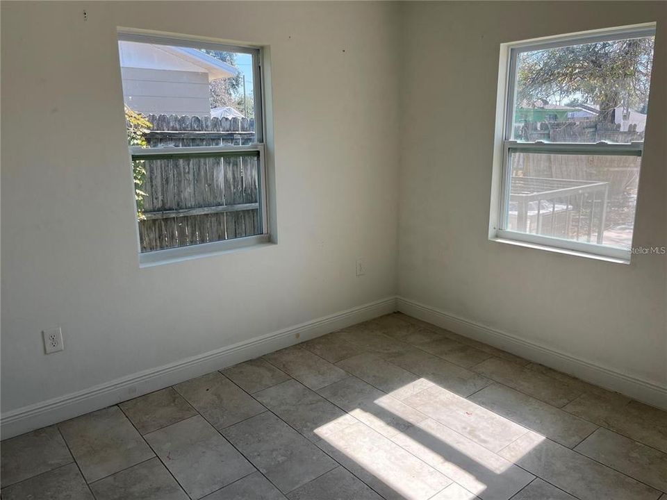 For Sale: $400,000 (4 beds, 4 baths, 1332 Square Feet)