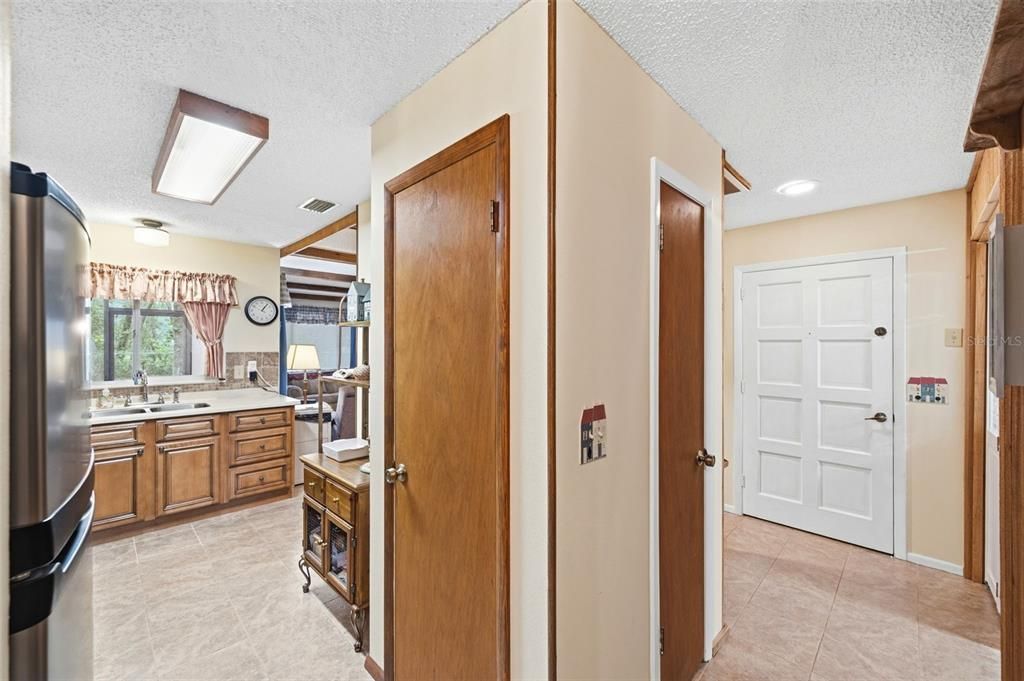 На продажу: $425,000 (3 спален, 2 ванн, 1424 Квадратных фут)