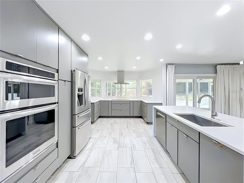 En Venta: $540,000 (4 camas, 2 baños, 2237 Pies cuadrados)