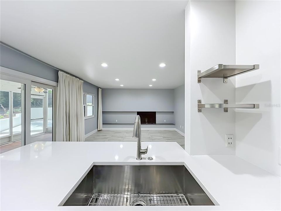 En Venta: $540,000 (4 camas, 2 baños, 2237 Pies cuadrados)