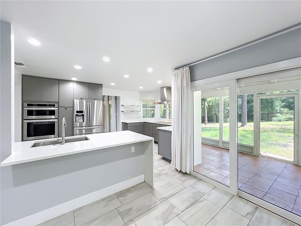 En Venta: $540,000 (4 camas, 2 baños, 2237 Pies cuadrados)