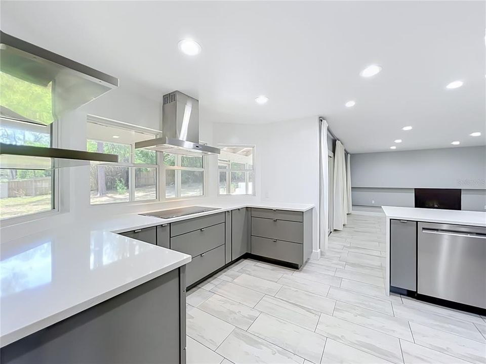 En Venta: $540,000 (4 camas, 2 baños, 2237 Pies cuadrados)