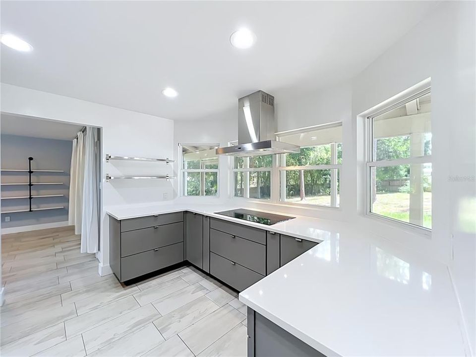 En Venta: $540,000 (4 camas, 2 baños, 2237 Pies cuadrados)