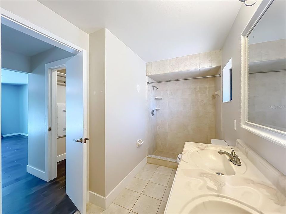 En Venta: $540,000 (4 camas, 2 baños, 2237 Pies cuadrados)