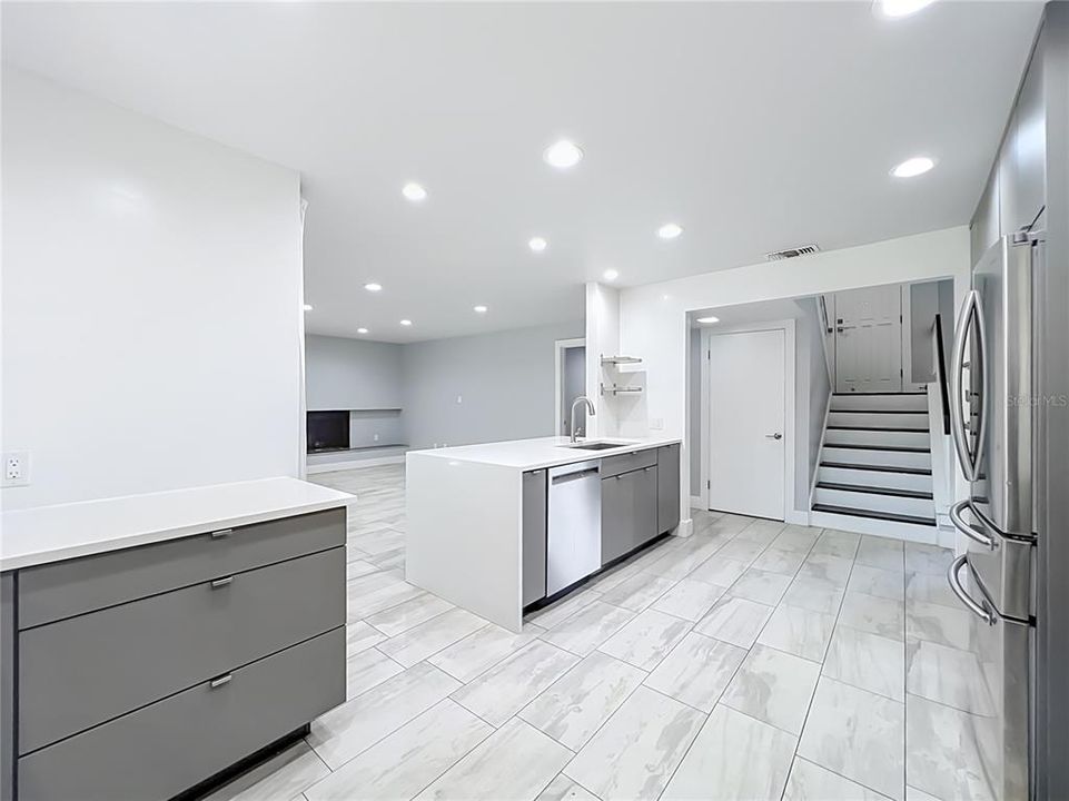 En Venta: $540,000 (4 camas, 2 baños, 2237 Pies cuadrados)