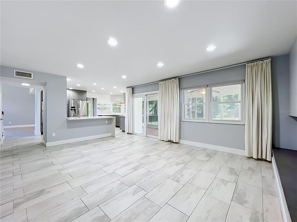 En Venta: $540,000 (4 camas, 2 baños, 2237 Pies cuadrados)