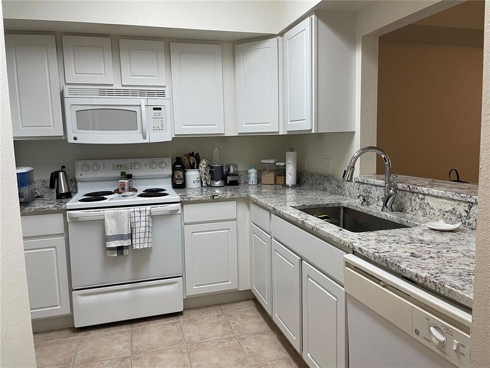 For Rent: $1,700 (1 beds, 1 baths, 838 Square Feet)