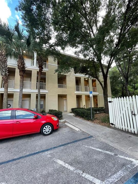 For Rent: $1,700 (1 beds, 1 baths, 838 Square Feet)