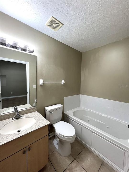 For Rent: $1,900 (4 beds, 3 baths, 1927 Square Feet)