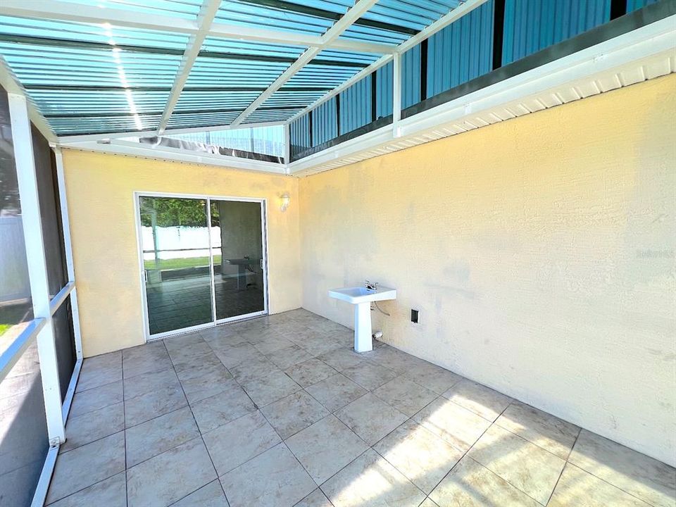 For Rent: $1,900 (4 beds, 3 baths, 1927 Square Feet)