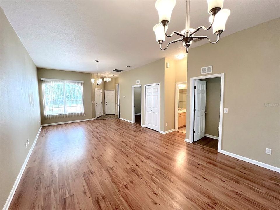 For Rent: $1,900 (4 beds, 3 baths, 1927 Square Feet)