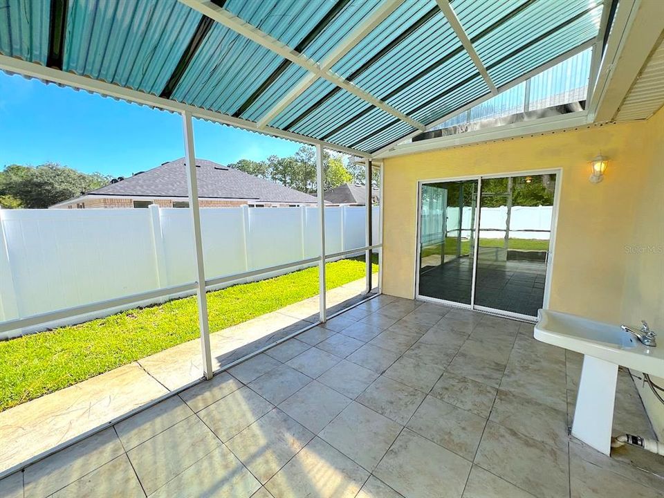For Rent: $1,900 (4 beds, 3 baths, 1927 Square Feet)