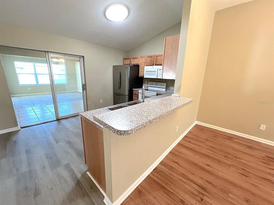For Rent: $1,900 (4 beds, 3 baths, 1927 Square Feet)