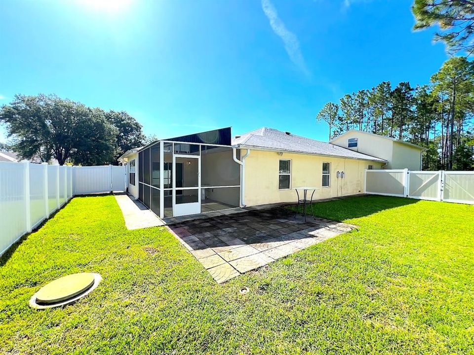 For Rent: $1,900 (4 beds, 3 baths, 1927 Square Feet)