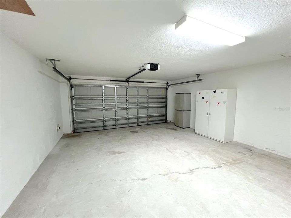 For Rent: $1,900 (4 beds, 3 baths, 1927 Square Feet)