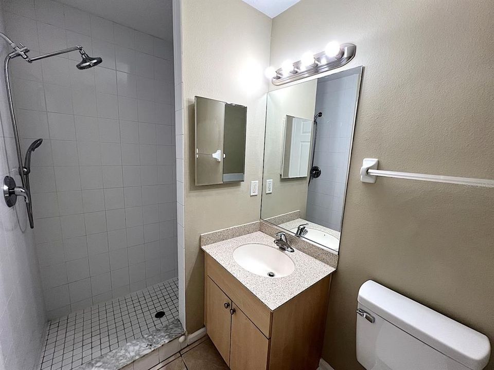 For Rent: $1,900 (4 beds, 3 baths, 1927 Square Feet)