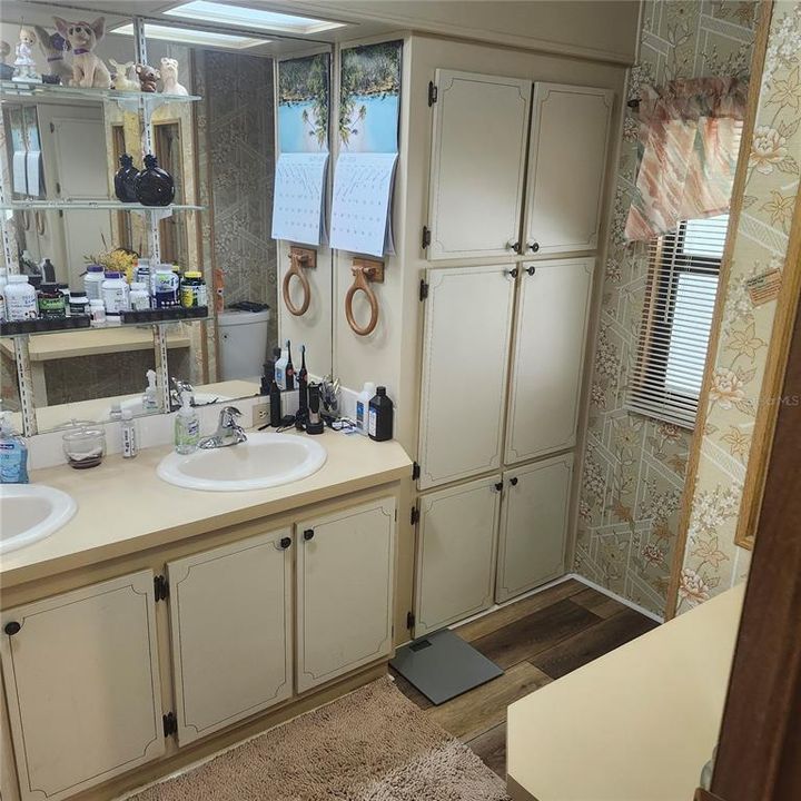 合同活跃: $125,000 (2 贝兹, 2 浴室, 1312 平方英尺)