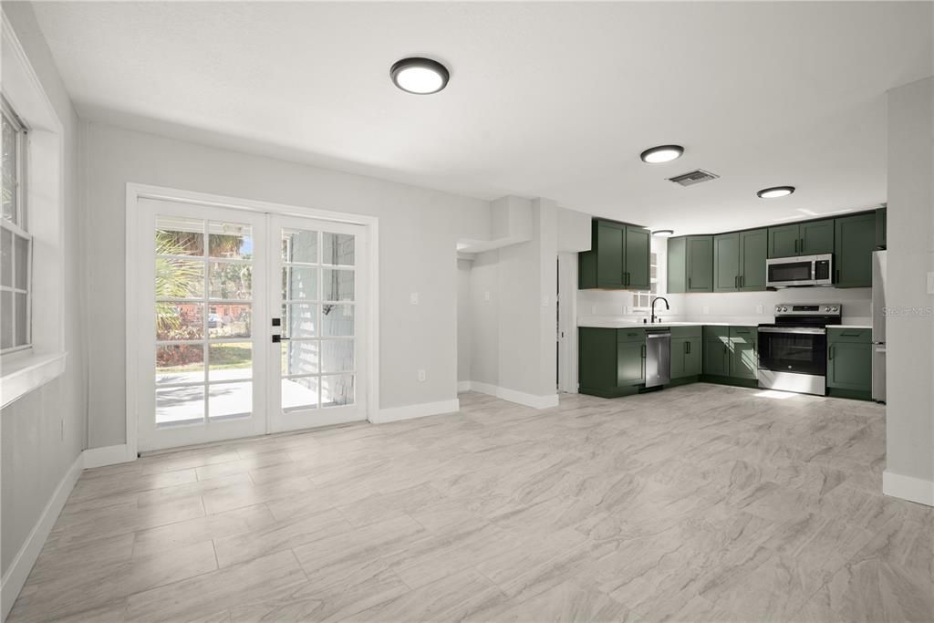 For Sale: $445,000 (3 beds, 3 baths, 2144 Square Feet)