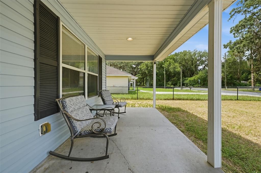 For Sale: $214,900 (3 beds, 2 baths, 1343 Square Feet)