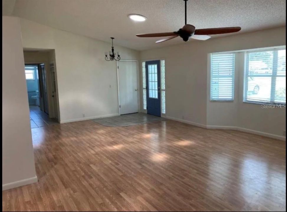 For Sale: $325,000 (2 beds, 2 baths, 2280 Square Feet)