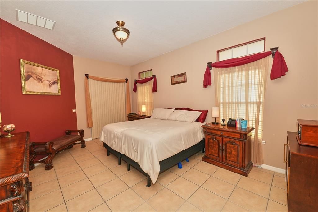 En Venta: $635,000 (5 camas, 4 baños, 2833 Pies cuadrados)