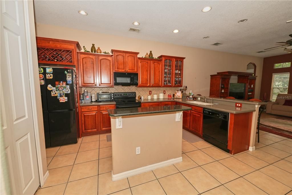 En Venta: $635,000 (5 camas, 4 baños, 2833 Pies cuadrados)
