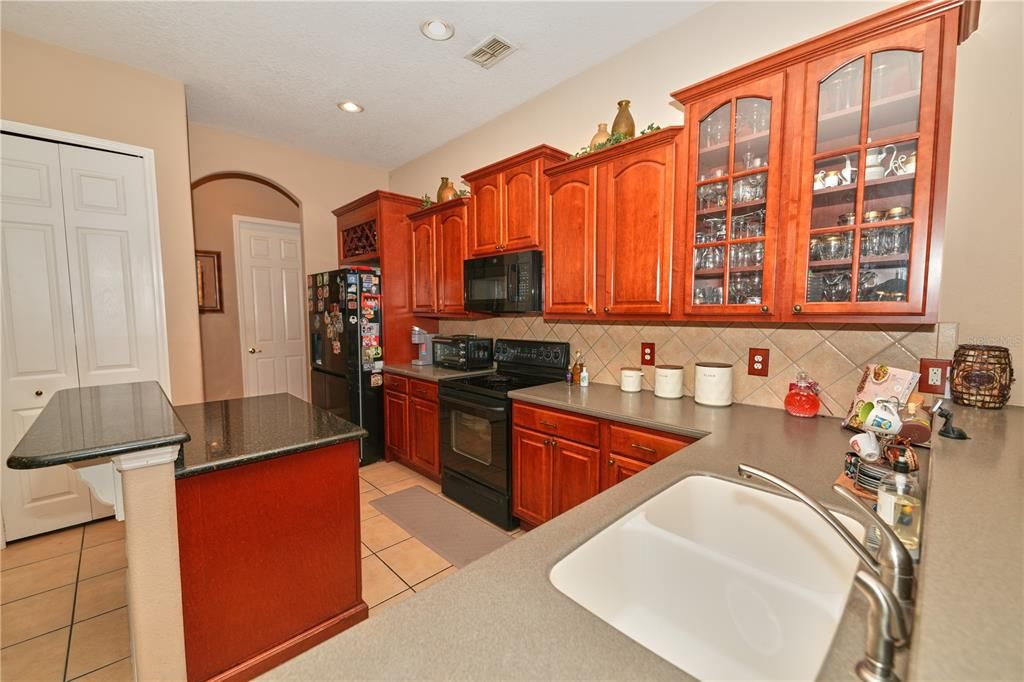 En Venta: $635,000 (5 camas, 4 baños, 2833 Pies cuadrados)
