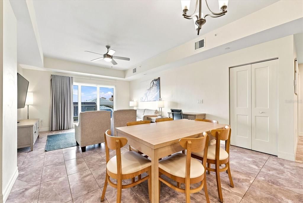 На продажу: $799,999 (3 спален, 3 ванн, 1393 Квадратных фут)
