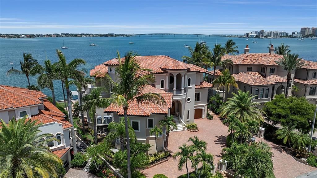 Activo con contrato: $14,950,000 (4 camas, 4 baños, 5843 Pies cuadrados)
