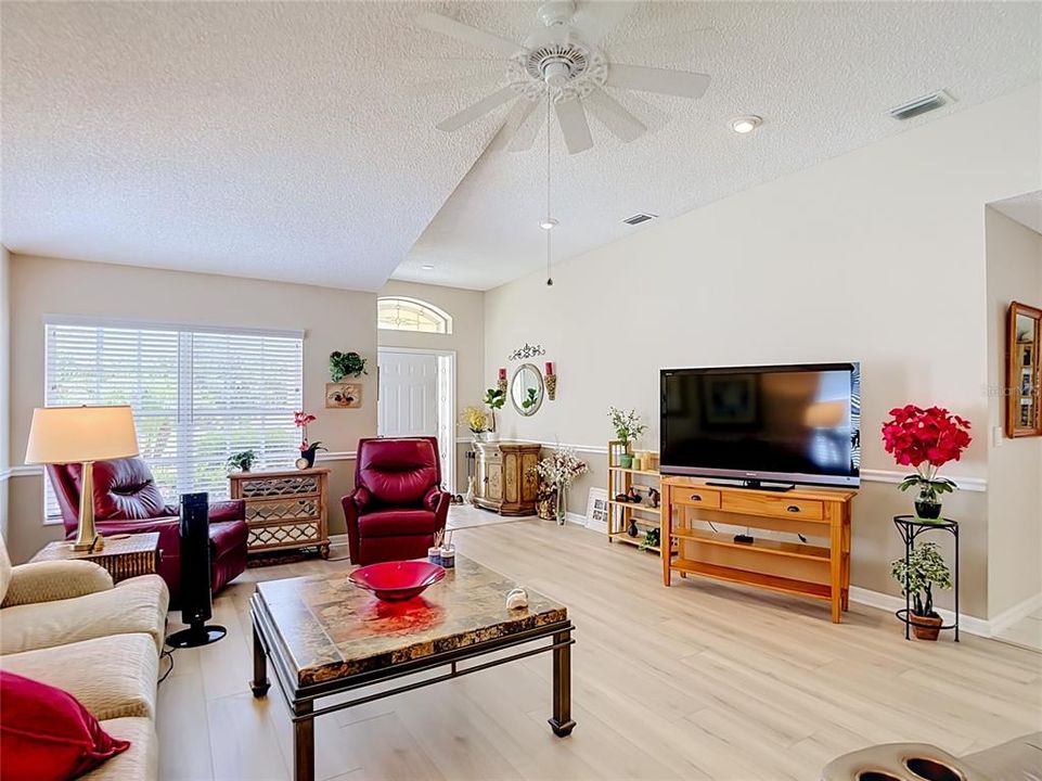 En Venta: $449,900 (3 camas, 2 baños, 1874 Pies cuadrados)
