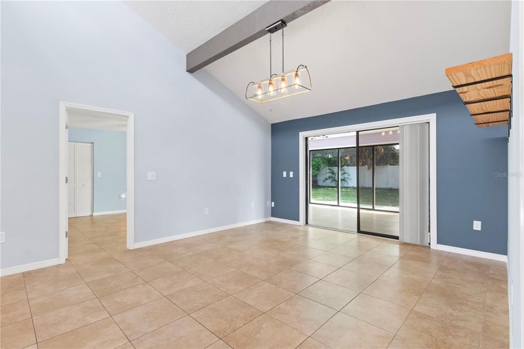 En Venta: $339,000 (2 camas, 2 baños, 1390 Pies cuadrados)