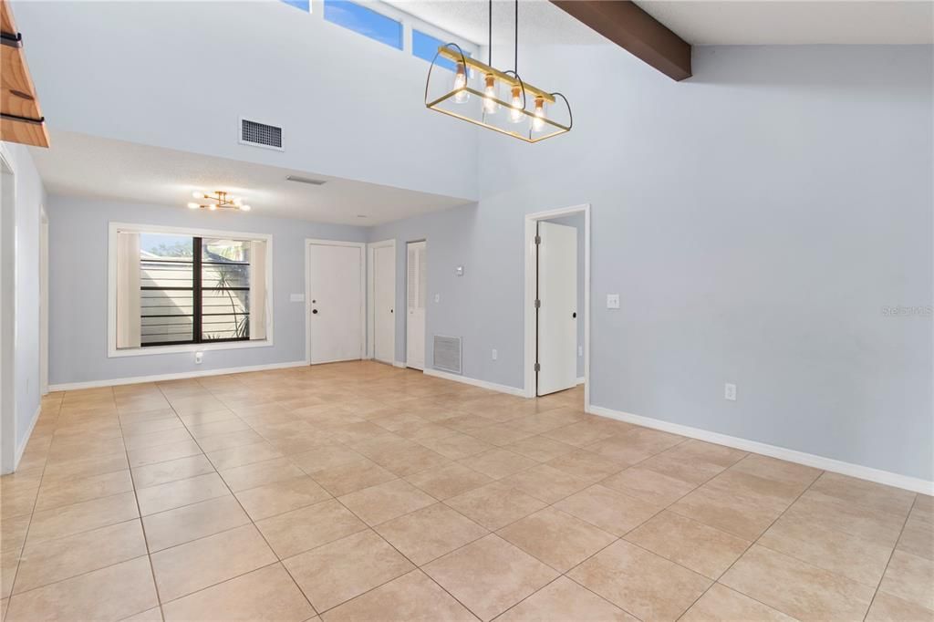 En Venta: $339,000 (2 camas, 2 baños, 1390 Pies cuadrados)