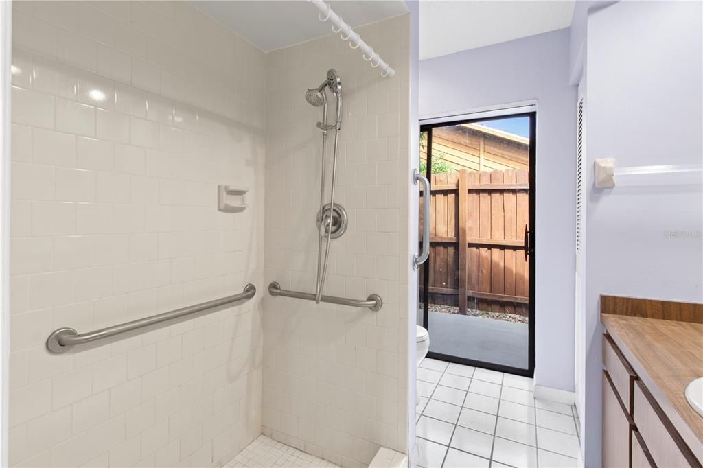 En Venta: $339,000 (2 camas, 2 baños, 1390 Pies cuadrados)