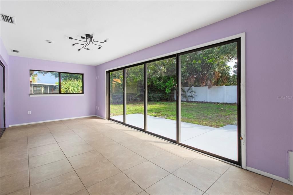 En Venta: $339,000 (2 camas, 2 baños, 1390 Pies cuadrados)
