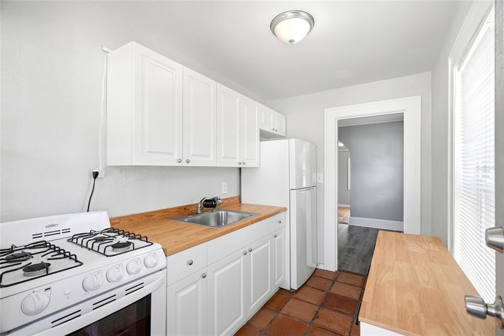 For Rent: $1,200 (0 beds, 1 baths, 250 Square Feet)