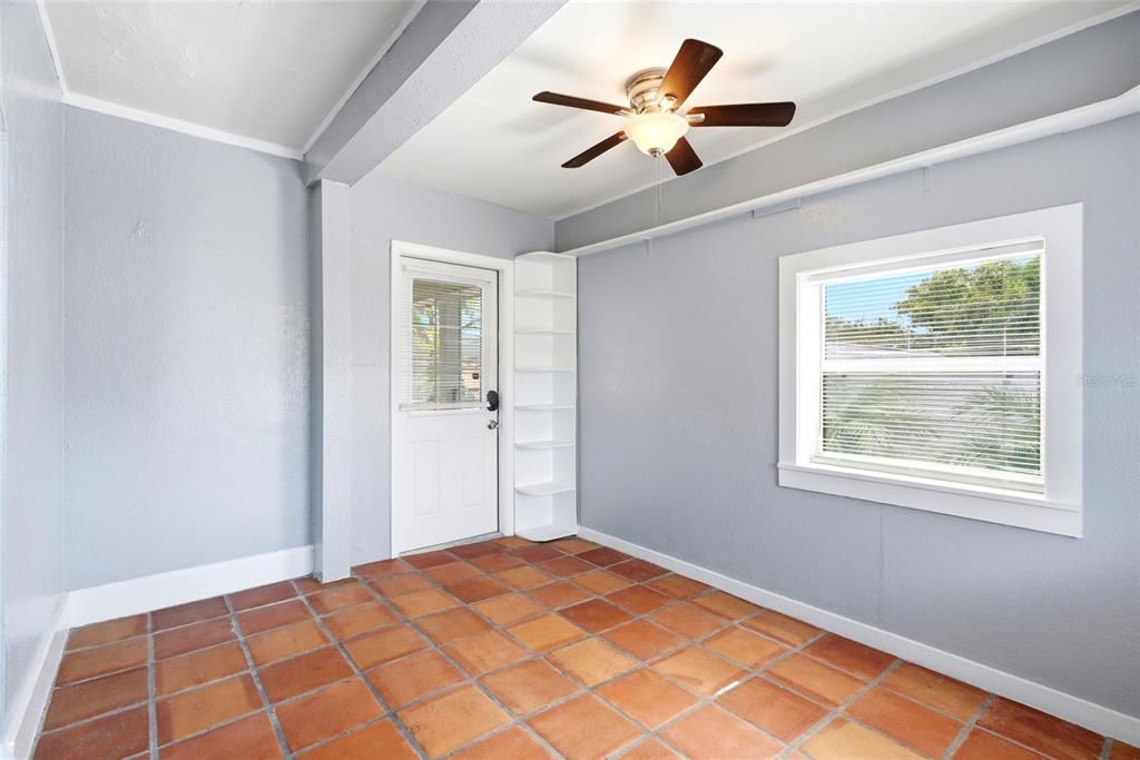 For Rent: $1,200 (0 beds, 1 baths, 250 Square Feet)