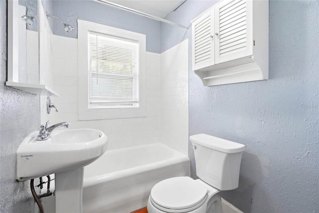 For Rent: $1,200 (0 beds, 1 baths, 250 Square Feet)
