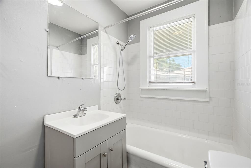 For Rent: $1,200 (0 beds, 1 baths, 250 Square Feet)
