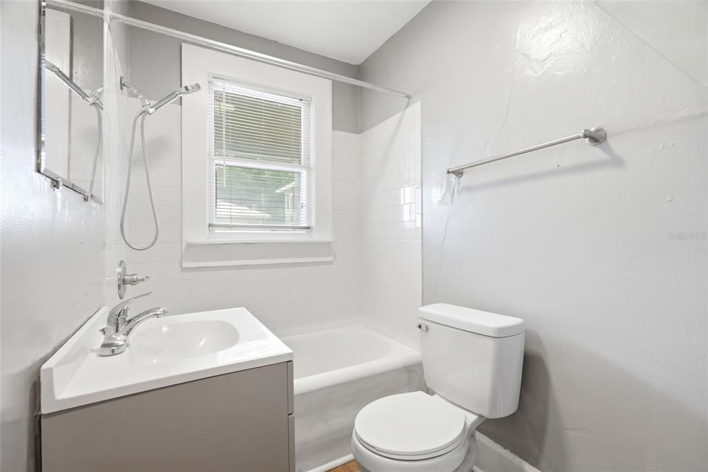 For Rent: $1,200 (0 beds, 1 baths, 250 Square Feet)