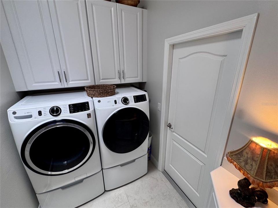For Sale: $759,000 (3 beds, 2 baths, 2419 Square Feet)