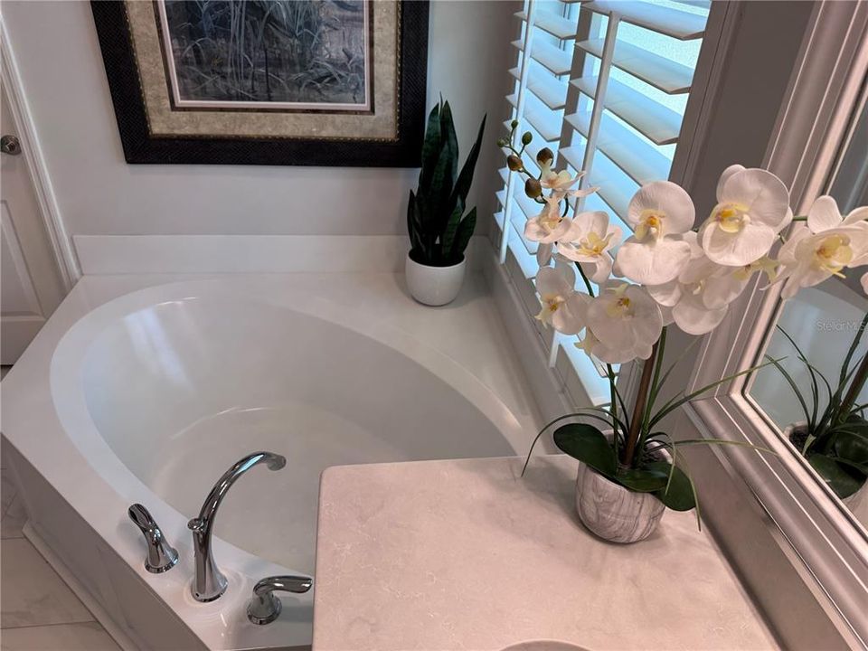For Sale: $759,000 (3 beds, 2 baths, 2419 Square Feet)