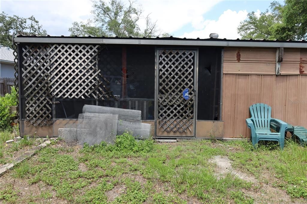 For Sale: $299,900 (2 beds, 1 baths, 1083 Square Feet)