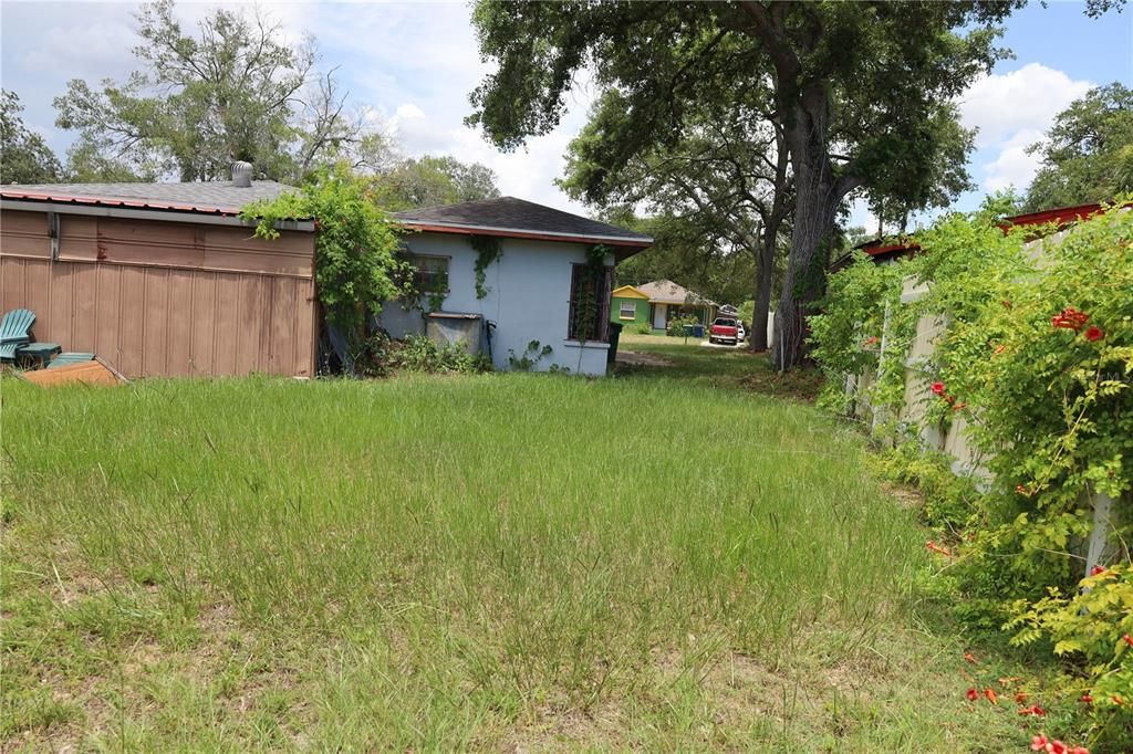 For Sale: $299,900 (2 beds, 1 baths, 1083 Square Feet)