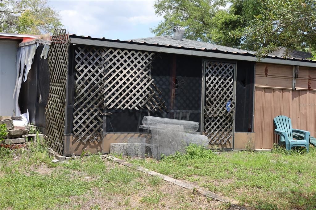 For Sale: $299,900 (2 beds, 1 baths, 1083 Square Feet)
