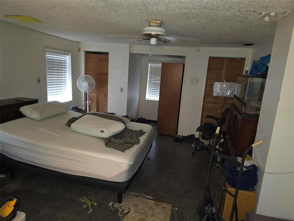 For Sale: $299,900 (2 beds, 1 baths, 1083 Square Feet)