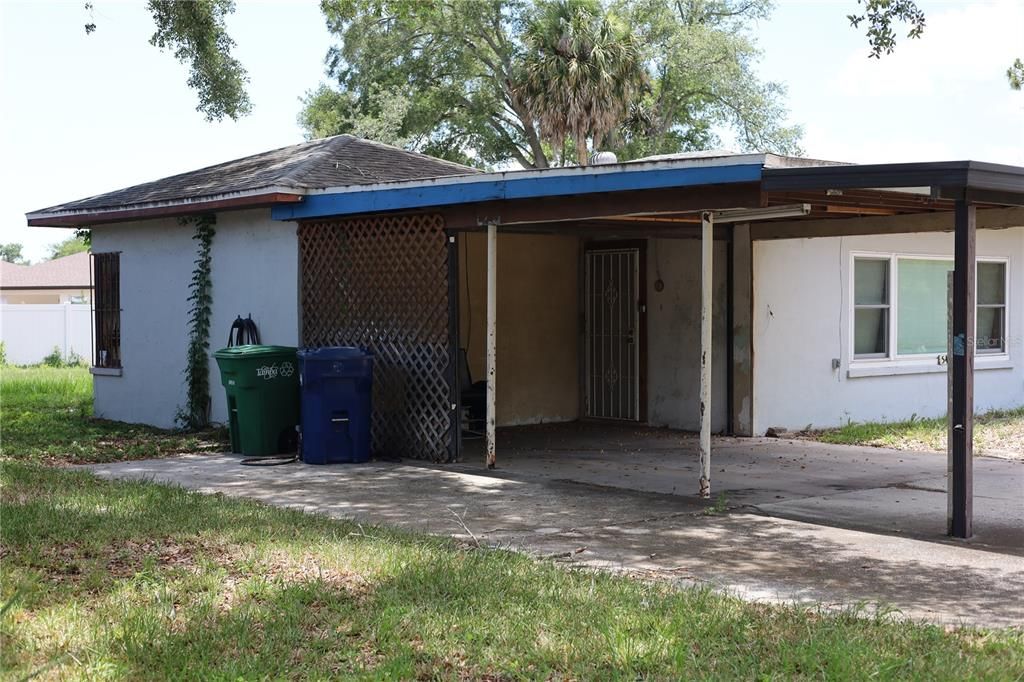 For Sale: $299,900 (2 beds, 1 baths, 1083 Square Feet)