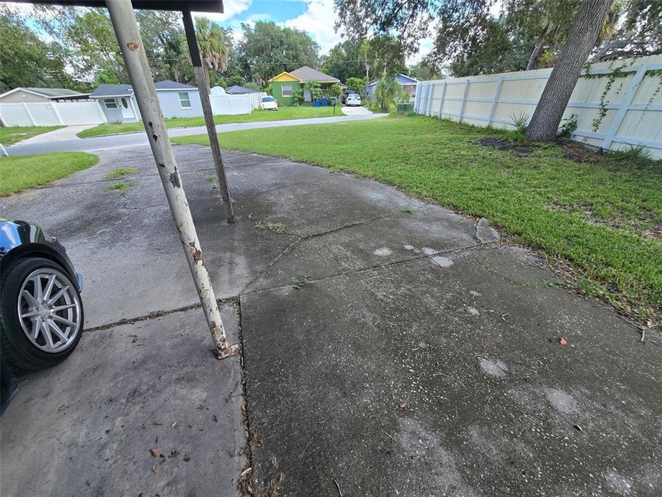 For Sale: $299,900 (2 beds, 1 baths, 1083 Square Feet)