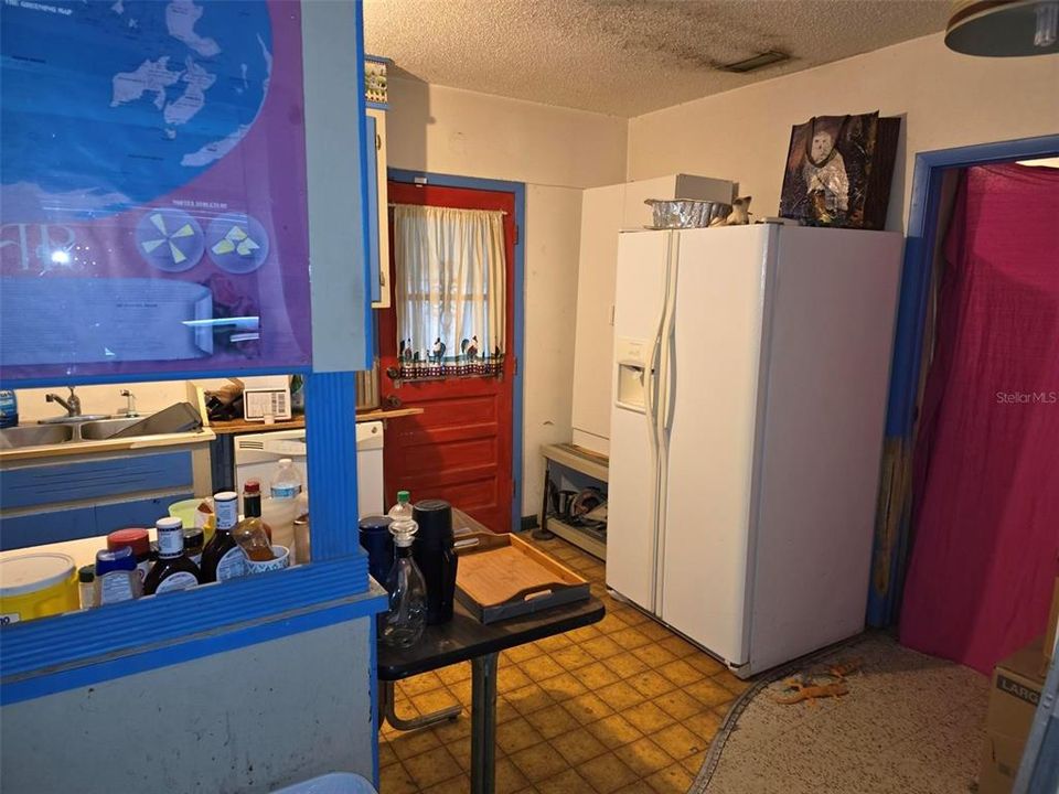For Sale: $299,900 (2 beds, 1 baths, 1083 Square Feet)