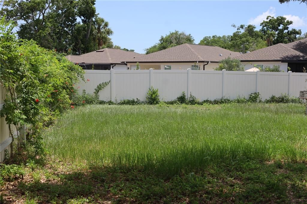 For Sale: $299,900 (2 beds, 1 baths, 1083 Square Feet)