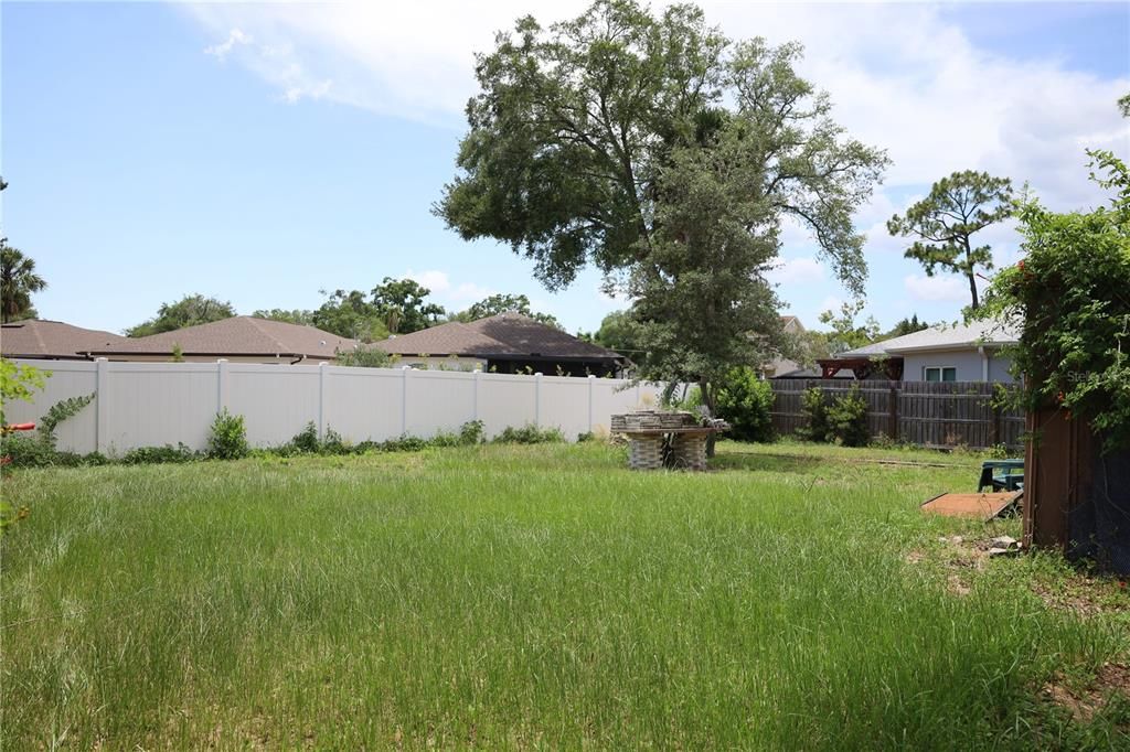 For Sale: $299,900 (2 beds, 1 baths, 1083 Square Feet)